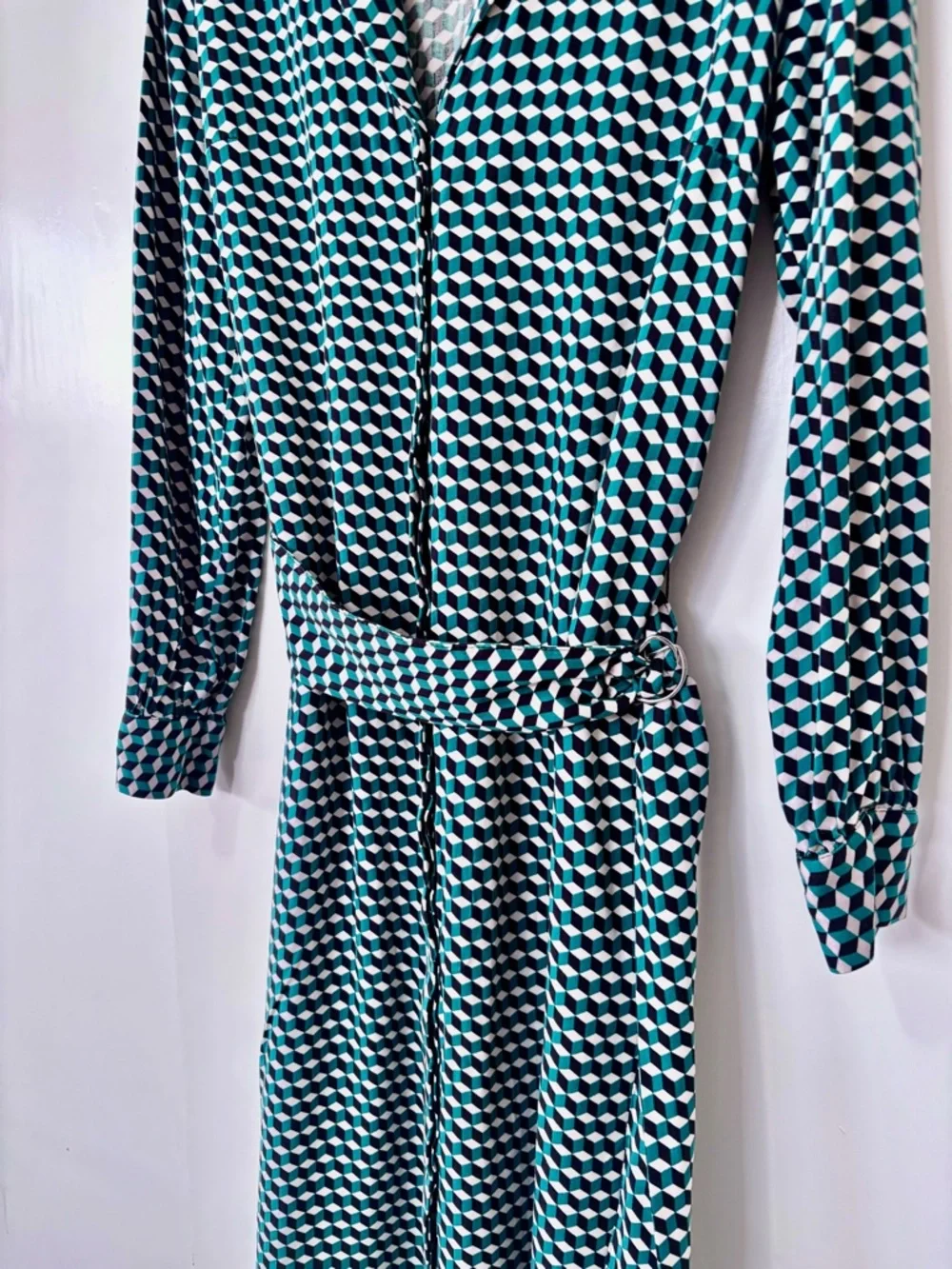 H&M| Optical 3D Geometric Green Black & White Midi v-Neck Long Sleeve Dress Sz 6 - Picture 3 of 7